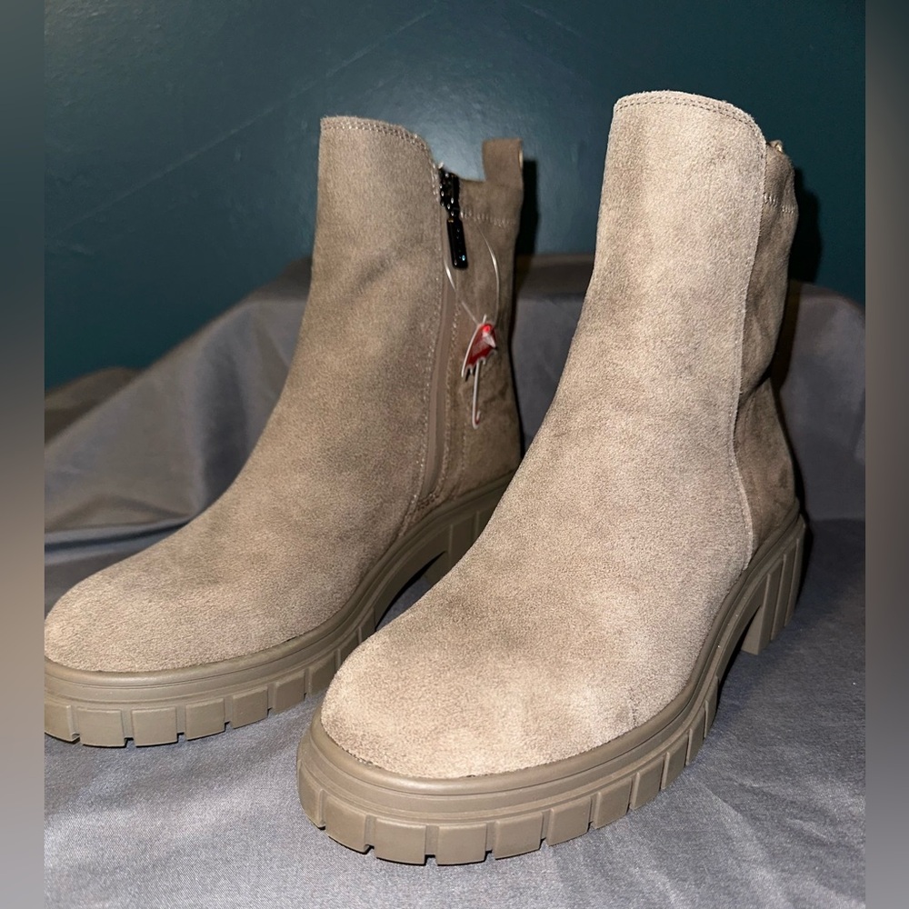 Blondo Prestly Waterproof Suede Healed Boots NWOB